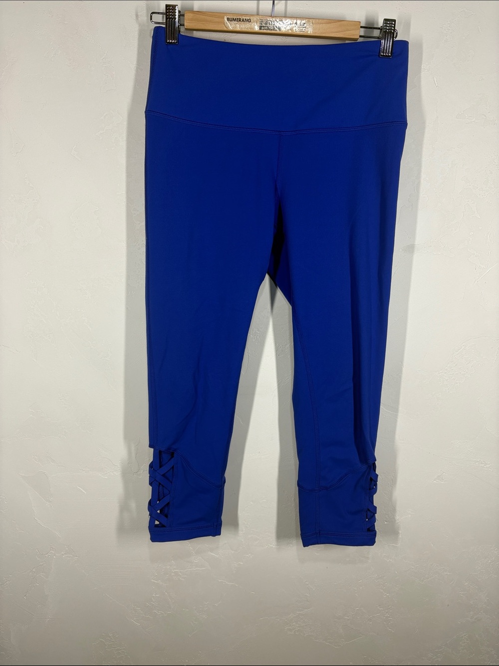 Yogalicious Bright Blue Performance Capri Leggings with Crisscross Hem size med